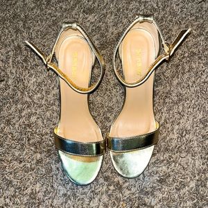 Brand new size 9 gold heels from Windsor